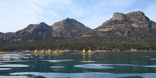 Kayak por los alrededores de la costa