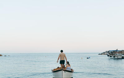 Barco en las aguas de las Cinque Terre