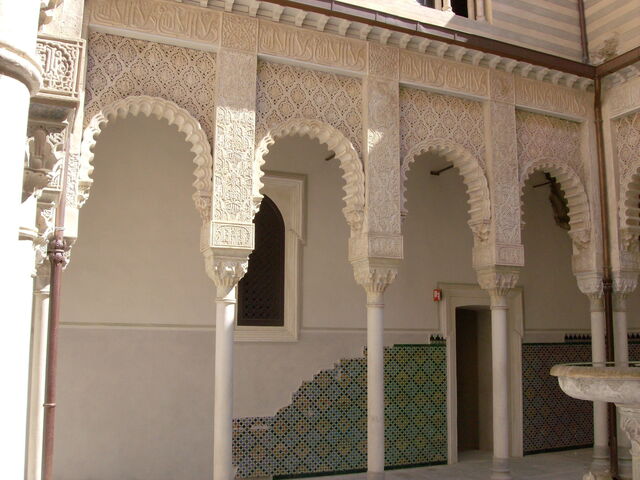 Rochetta Mattei, patio