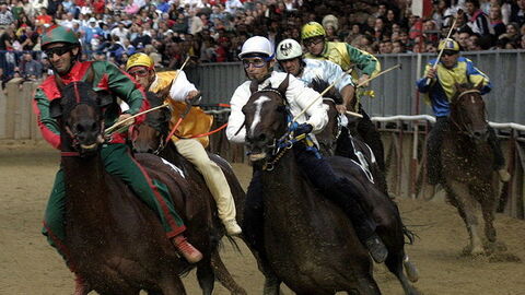 Carreras de caballo en Palio di Asti