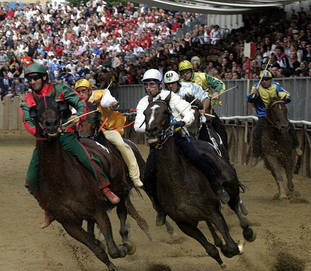 Carreras de caballo en Palio di Asti