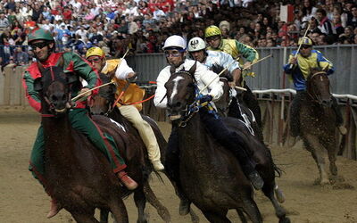 Carreras de caballo en Palio di Asti