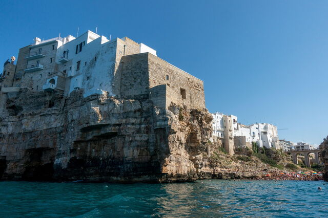 Vista de la costa en Polignano a Mare