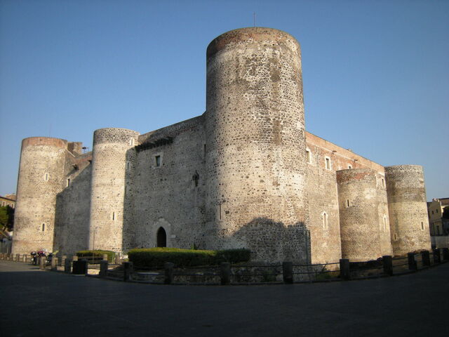 Cerca del castillo de Ursino