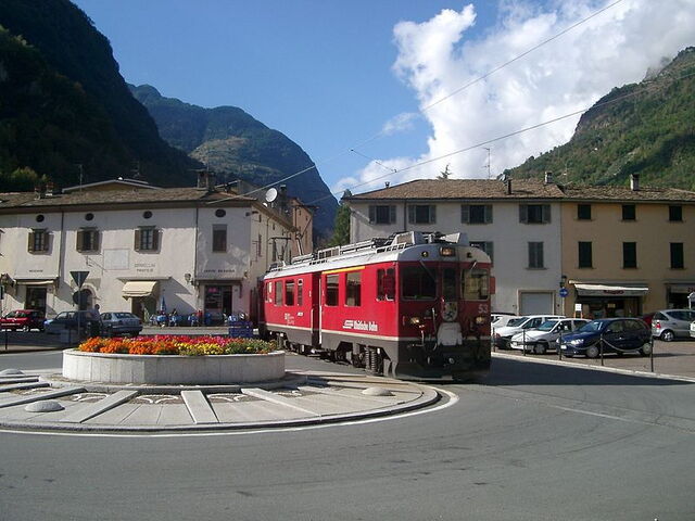 Tren cruzando Tirano