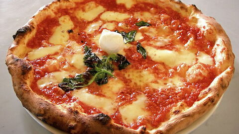 Pizza tradicional Napolintana