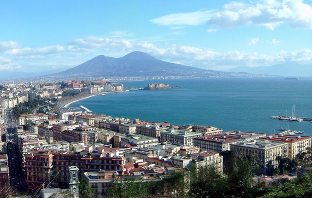 La costa de la ciudad de Nápoles