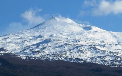 La nieve que cubre el monte Etna