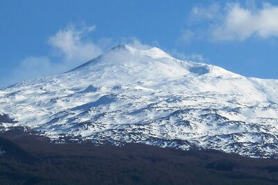 La nieve que cubre el monte Etna