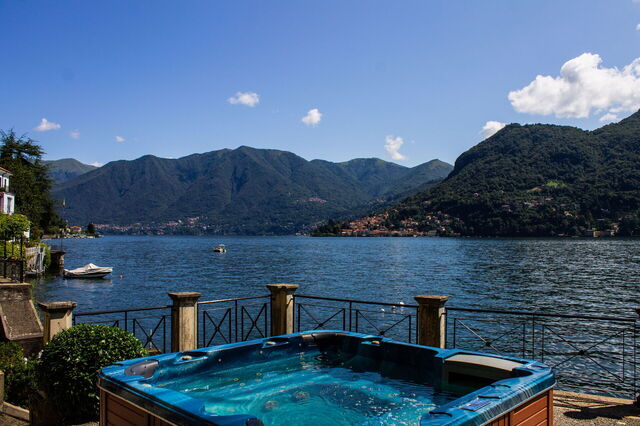Virginia 16, vistas al lago Como