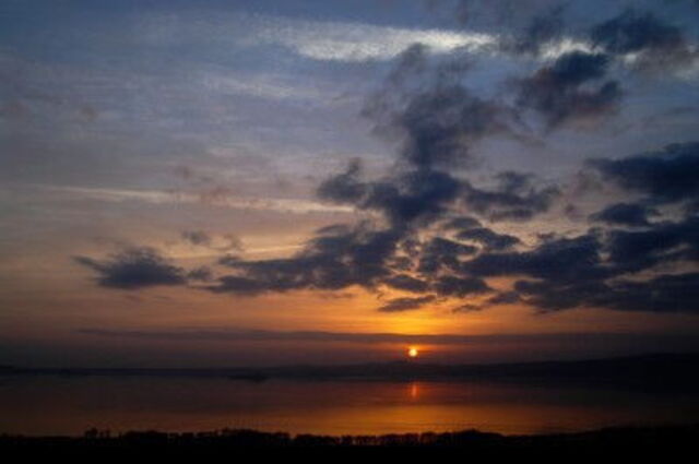 Anochecer sobre el lago Bolsena