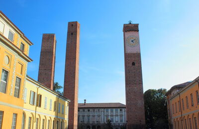 Pavia, Torres