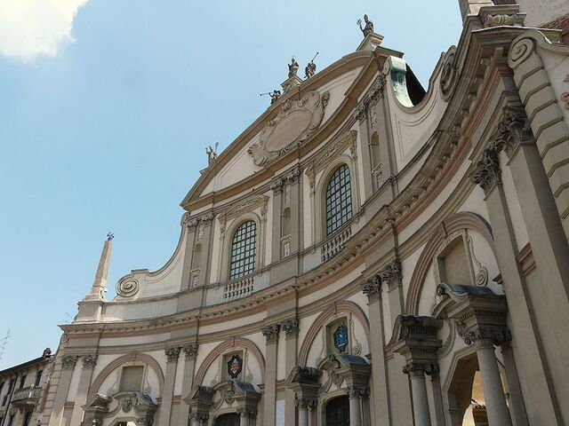 Fachada, Catedral de San Ambrosio