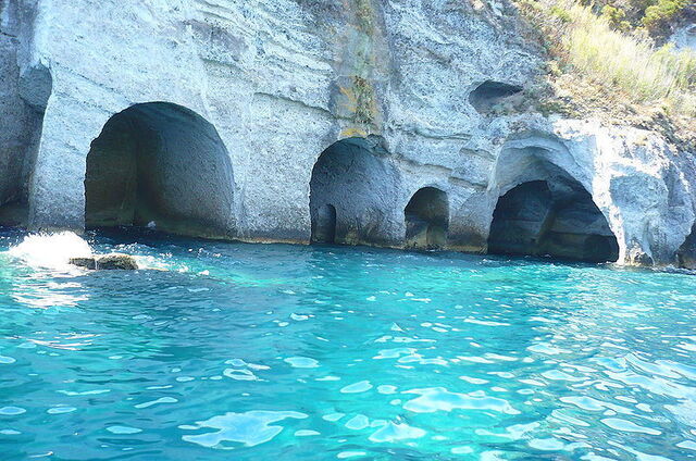 Cuevas escavadas a lo largo de la costa de Ponza