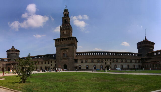 Patio del castillo de Sforza