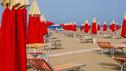 Playa Rimini en la costa adriática