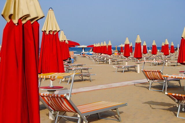 Playa Rimini en la costa adriática