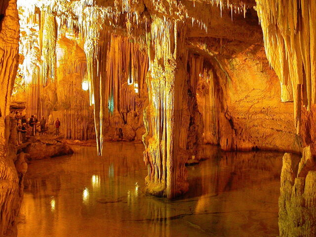 Gruta de Neptuno, interior