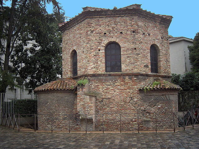 El bonito Baptisterio Arian