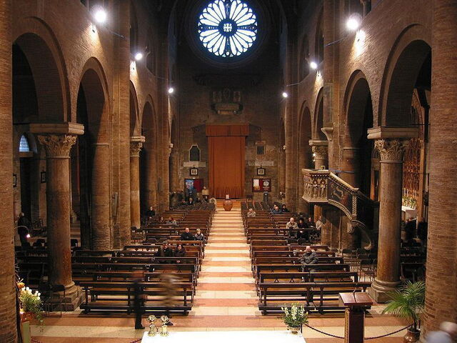 Interior de la catedral de Módena