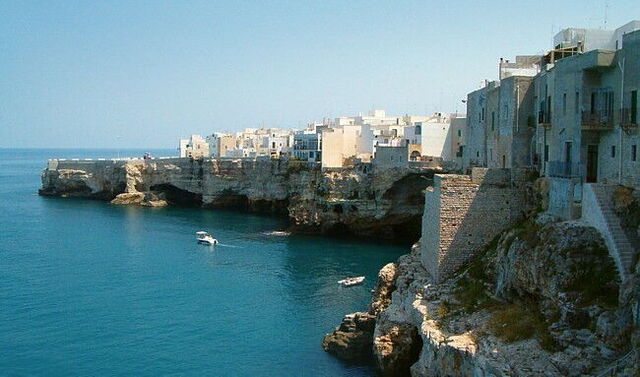 Acantilados en Polignano a Mare