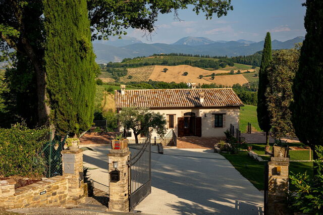 Casale Isidoro, exterior
