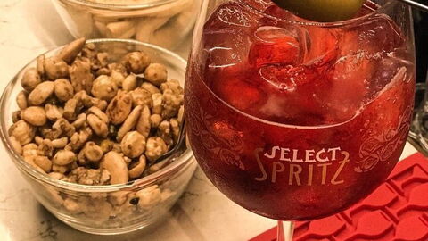 Disfrutando de un spritz en Venecia
