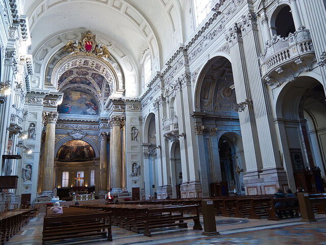 La catedral de Bolonia, Interior