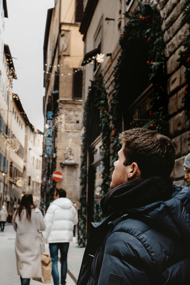 Una calle en Florencia en Navidad