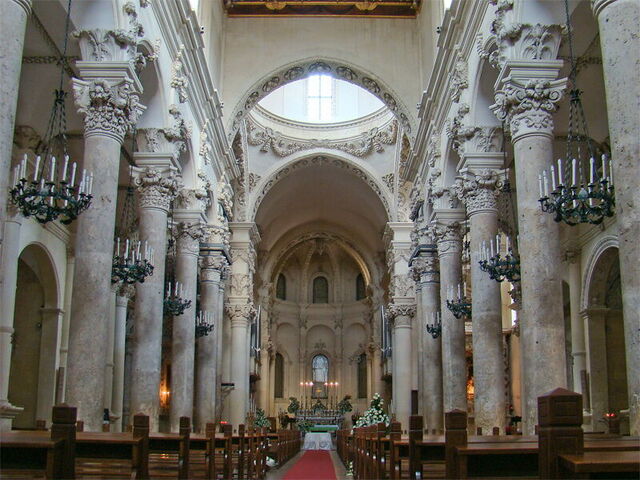 Basilica di Santa Croce, interior