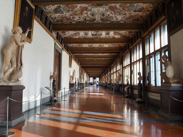 Un pasillo en los Uffizi