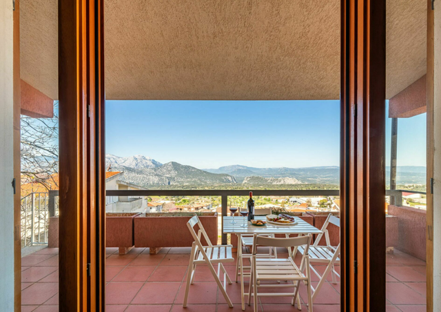 Ruju, Terraza