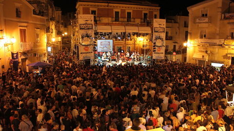 Festival Folk Carpino, multitud