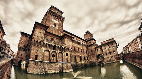 Castello Estense, foso