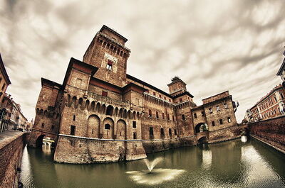 Castello Estense, foso