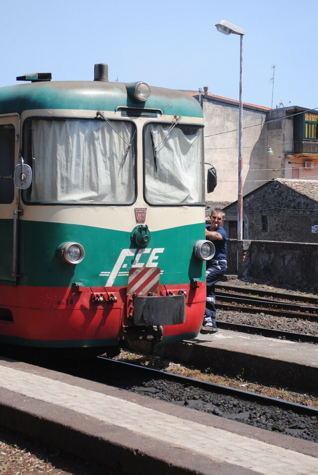 Un tren en la línea circumetnea