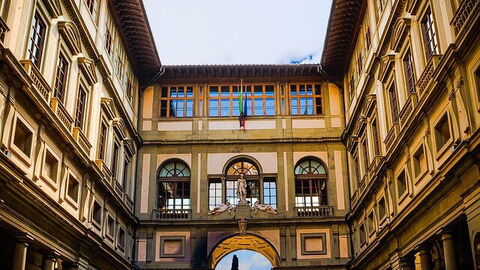 Patio interior de la galería de los Uffizi