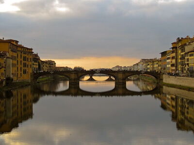 Río Arno en Florencia