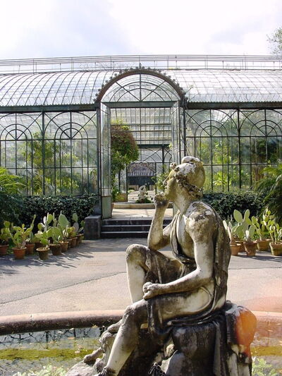 Orto Botanico di Palermo, estatuaria
