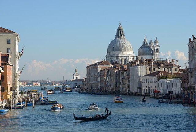 Gran canal en Venecia