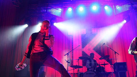 Kraftklub, a Rock Im Ring cabeza de cartel, tocando en vivo