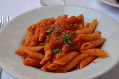 Plato de pasta picante