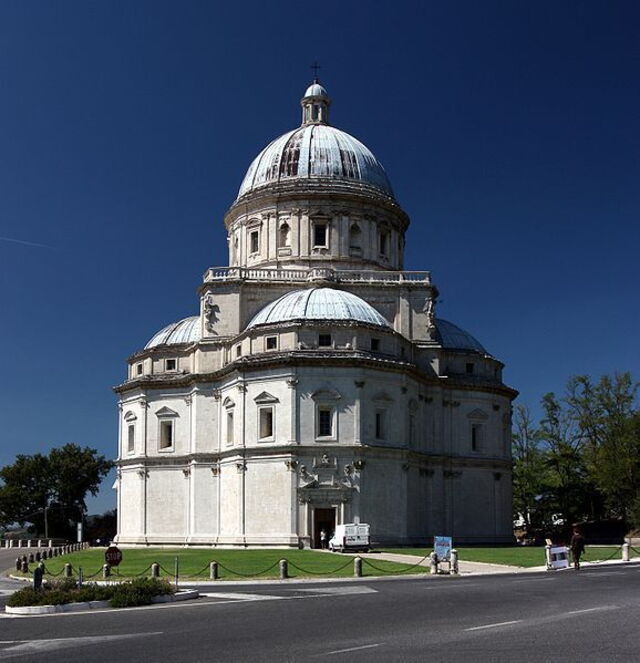 La catedral en la ciudad de Todi de Santa Maria della Consolazione