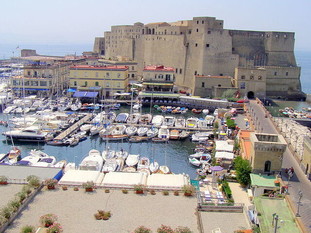 Castillo del huevo, exterior