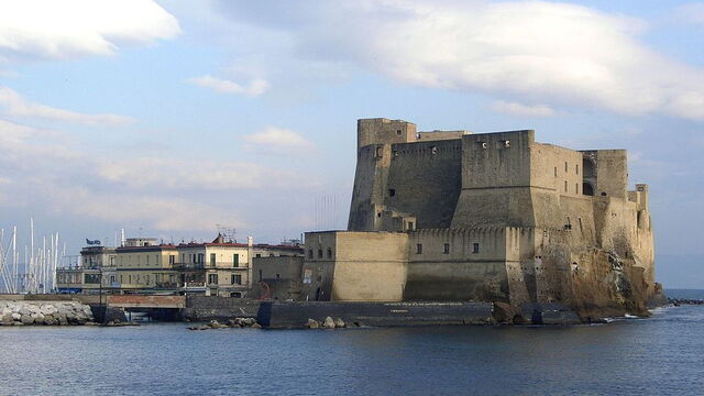 Castillo del huevo, Nápoles
