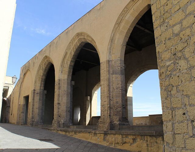 Castillo del huevo, patio