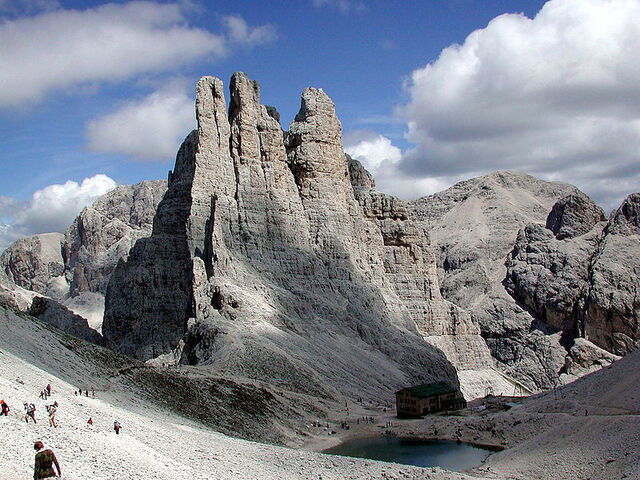 Formaciones rocosas en los Dolomitas