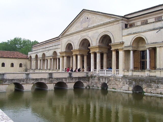Palazzo del Te, Entrada