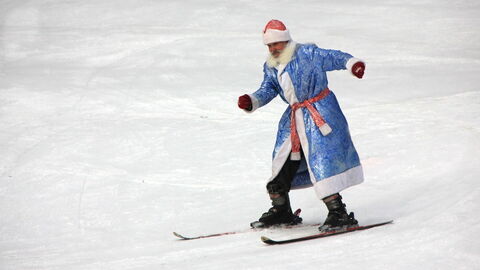 Santa esquiando
