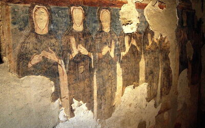 Monjas sin rostro del Monasterio de Torba